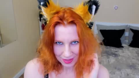seductive_foxy_ online show from 02/12/26, 11:00