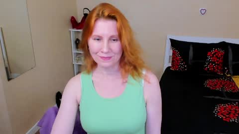 seductive_foxy_ online show from 04/23/26, 12:29