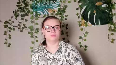 Snapshot of seductive_she_wolf chatting on 10/27/25, 05:28 seductive_she_wolf online show from 10/27/25, 05:28