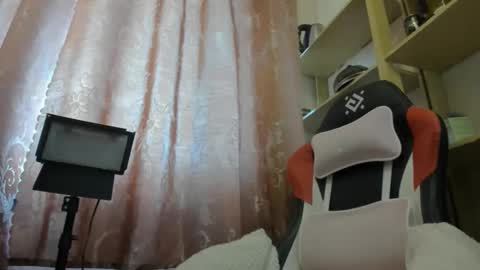 Snapshot of seductive_she_wolf chatting on 11/04/25, 12:48 seductive_she_wolf online show from 11/04/25, 12:48