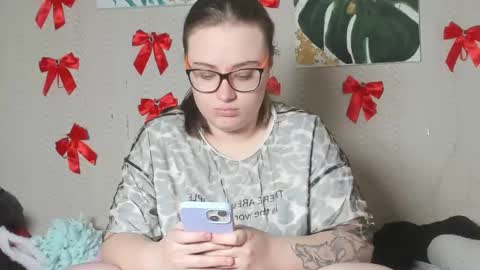 Snapshot of seductive_she_wolf chatting on 12/15/25, 06:12 seductive_she_wolf online show from 12/15/25, 06:12