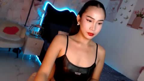 Snapshot of seductive_vana chatting on 11/17/25, 10:37 Vanessa online show from 11/17/25, 10:37