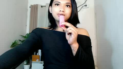 Snapshot of seductivedeluxe69 chatting on 05/21/26, 05:03 Deluxe online show from 05/21/26, 05:03