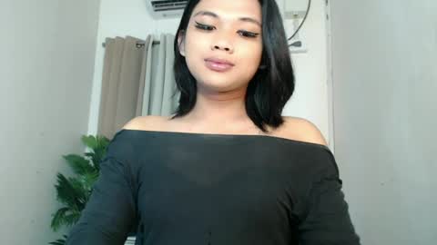 Snapshot of seductivedeluxe69 chatting on 06/15/26, 10:23 Deluxe online show from 06/15/26, 10:23