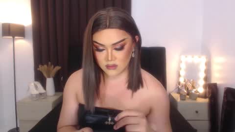 Natalie Mefford online show from 02/15/25, 10:11