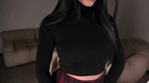 Snapshot of seductivelvet chatting on 10/18/25, 02:47 Arihana online show from 10/18/25, 02:47