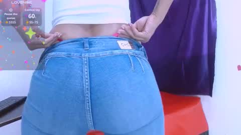 Snapshot of seductivespellvagina80 chatting on 02/12/26, 01:06 Estefany online show from 02/12/26, 01:06