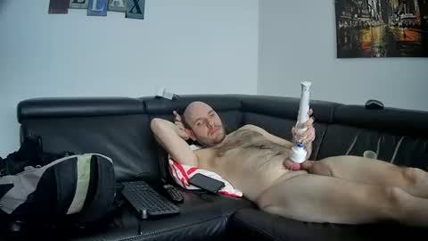 Snapshot of seeebi chatting on 12/14/24, 09:51 Sebastian online show from 12/14/24, 09:51