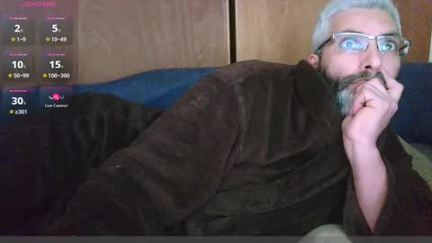 Snapshot of seewolf1000 chatting on 12/21/24, 02:37 seewolf1000 online show from 12/21/24, 02:37