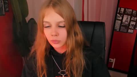 Snapshot of selen_hells_weet chatting on 09/20/25, 06:20 Selena online show from 09/20/25, 06:20