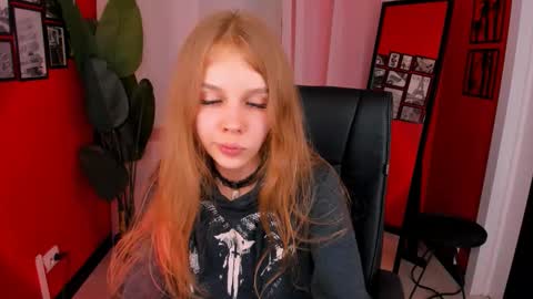 Snapshot of selen_hells_weet chatting on 09/21/25, 06:53 Selena online show from 09/21/25, 06:53