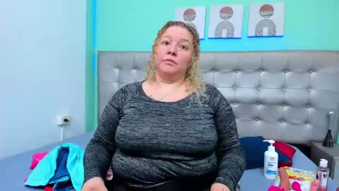 Selena online show from 02/20/25, 02:40