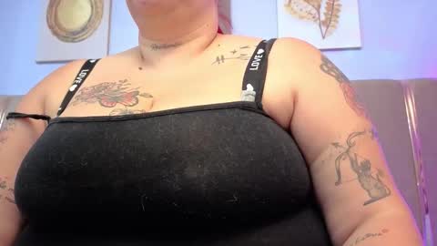 Selena online show from 10/09/25, 11:19