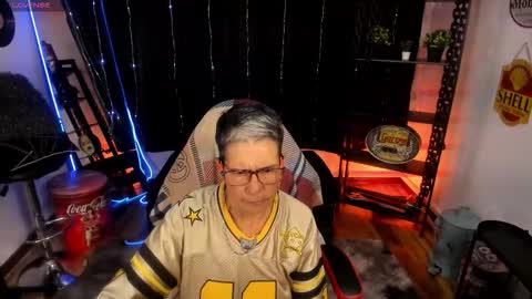 Selena online show from 11/04/25, 03:38