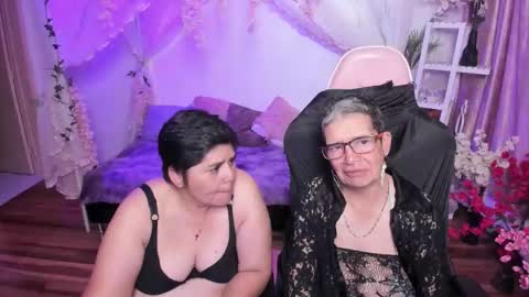 Selena online show from 11/07/25, 04:23