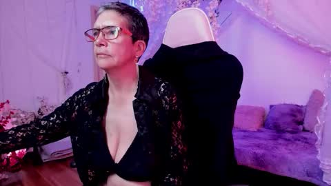 Selena online show from 11/11/25, 07:58