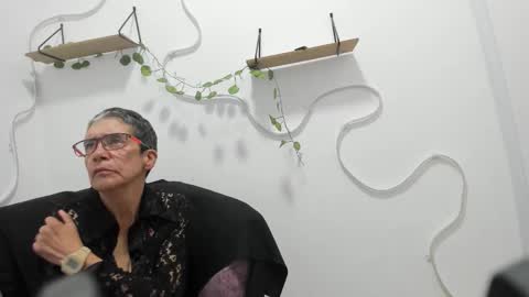 Selena online show from 11/18/25, 06:56