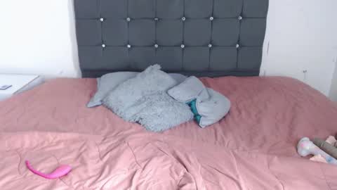 Selena online show from 01/16/26, 06:01