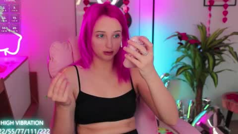 Snapshot of selena_lily chatting on 02/14/25, 10:28 Selena Lily online show from 02/14/25, 10:28