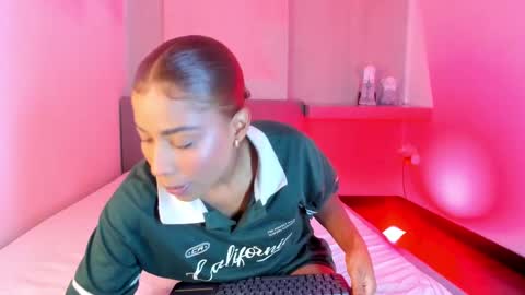 Selena online show from 09/27/25, 10:31