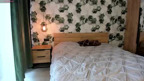 Selena online show from 03/12/26, 04:18