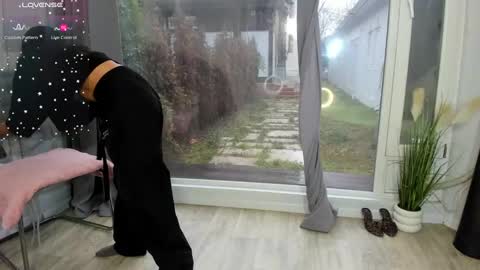 Selena online show from 12/27/24, 08:24