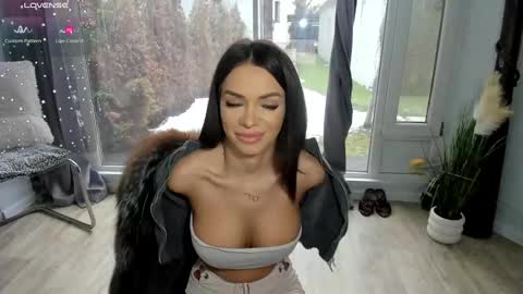 Selena online show from 02/28/25, 07:05