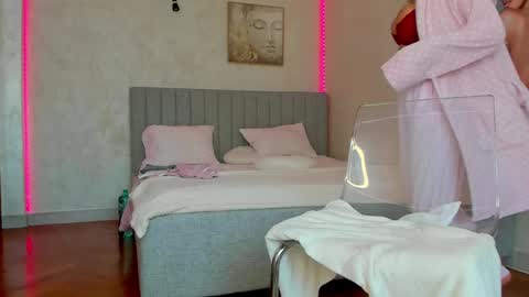 Selena online show from 04/16/26, 08:04