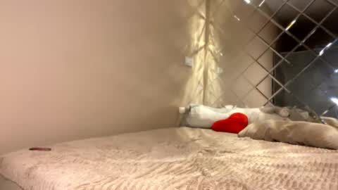 H i  My names is Selena Welcome to my room  Please thumbs up - its important online show from 09/09/25, 03:55