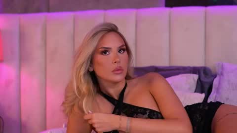 Selena online show from 04/18/26, 07:56