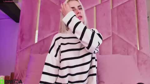 Selena online show from 11/03/25, 04:25