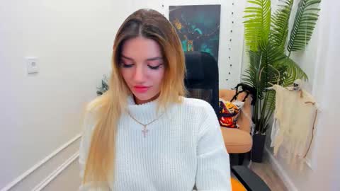 selenaemoore online show from 11/02/25, 08:22