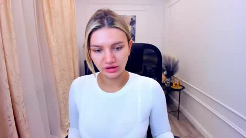 selenaemoore online show from 06/05/26, 06:52