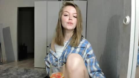 Snapshot of selenagentle chatting on 05/14/26, 01:40 selenagentle online show from 05/14/26, 01:40