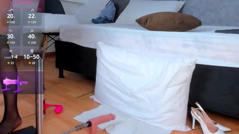  Selena  online show from 12/23/25, 03:15