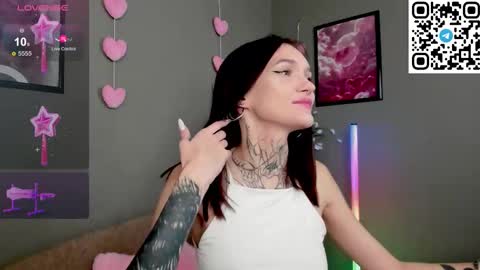 Selena online show from 10/18/25, 02:03