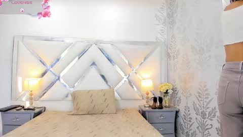 Selena reyess online show from 12/03/25, 12:36