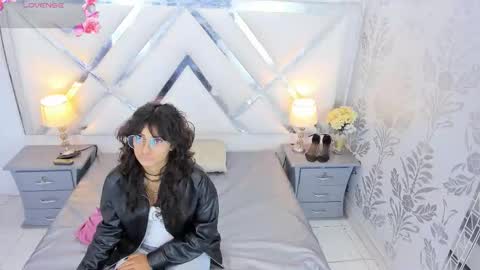 Selena reyess online show from 12/05/25, 12:14