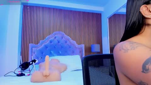 selenastonne online show from 11/16/25, 08:14