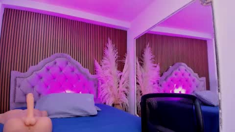 selenastonne online show from 12/22/25, 08:06