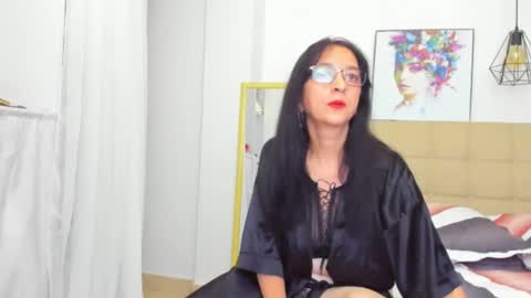 Snapshot of selene_milf_ chatting on 01/25/25, 05:29 Selene online show from 01/25/25, 05:29