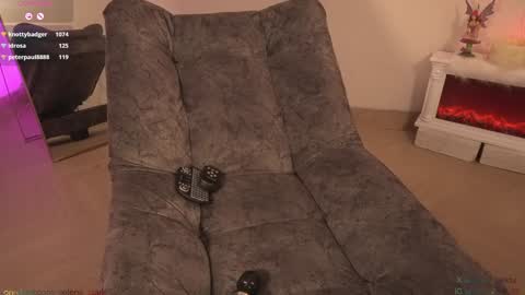 Snapshot of selene_starkk chatting on 01/19/25, 03:29 Sel Your Little butterfly online show from 01/19/25, 03:29