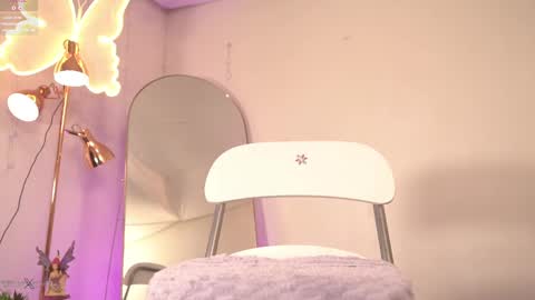 Snapshot of selene_starkk chatting on 02/22/25, 04:18 Sel Your Little butterfly online show from 02/22/25, 04:18