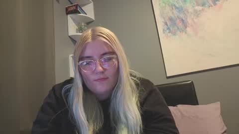 Selene online show from 03/19/26, 10:25