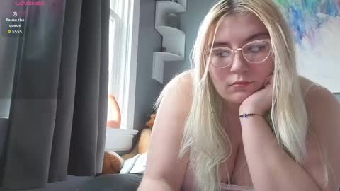 Selene online show from 04/18/26, 01:26