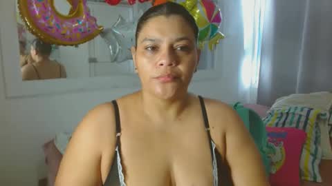 Snapshot of selenna1 chatting on 10/07/25, 12:24 Selenna1 online show from 10/07/25, 12:24
