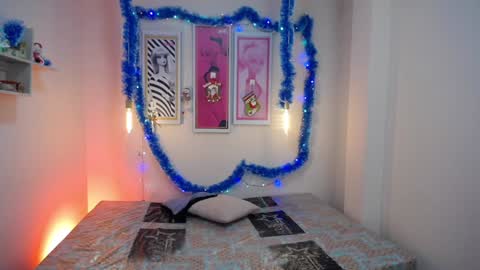 Snapshot of seleny_fitness chatting on 12/24/24, 12:11 Mayte online show from 12/24/24, 12:11