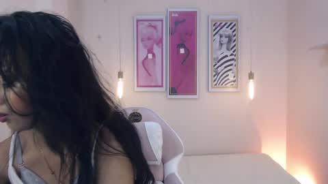 Snapshot of seleny_fitness chatting on 01/27/25, 01:19 Mayte online show from 01/27/25, 01:19