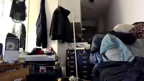 Snapshot of selfiepicdump chatting on 12/23/24, 07:17 Julian Kinky Bi-guy online show from 12/23/24, 07:17