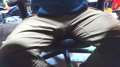 Snapshot of selfpound chatting on 04/19/26, 07:27 selfpound online show from 04/19/26, 07:27
